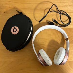 Beats Solo 3 Headphones in Rose Gold